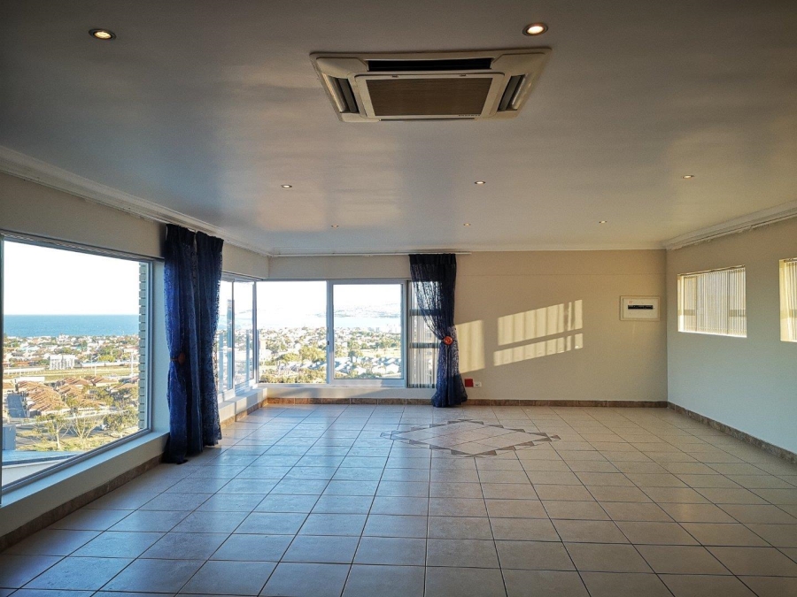 5 Bedroom Property for Sale in Menkenkop Western Cape